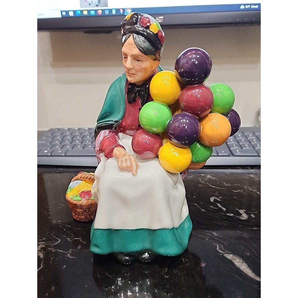 Vintage Royal Doulton Ceramic Figure Old Balloon Seller HN1315 7 1/2" High